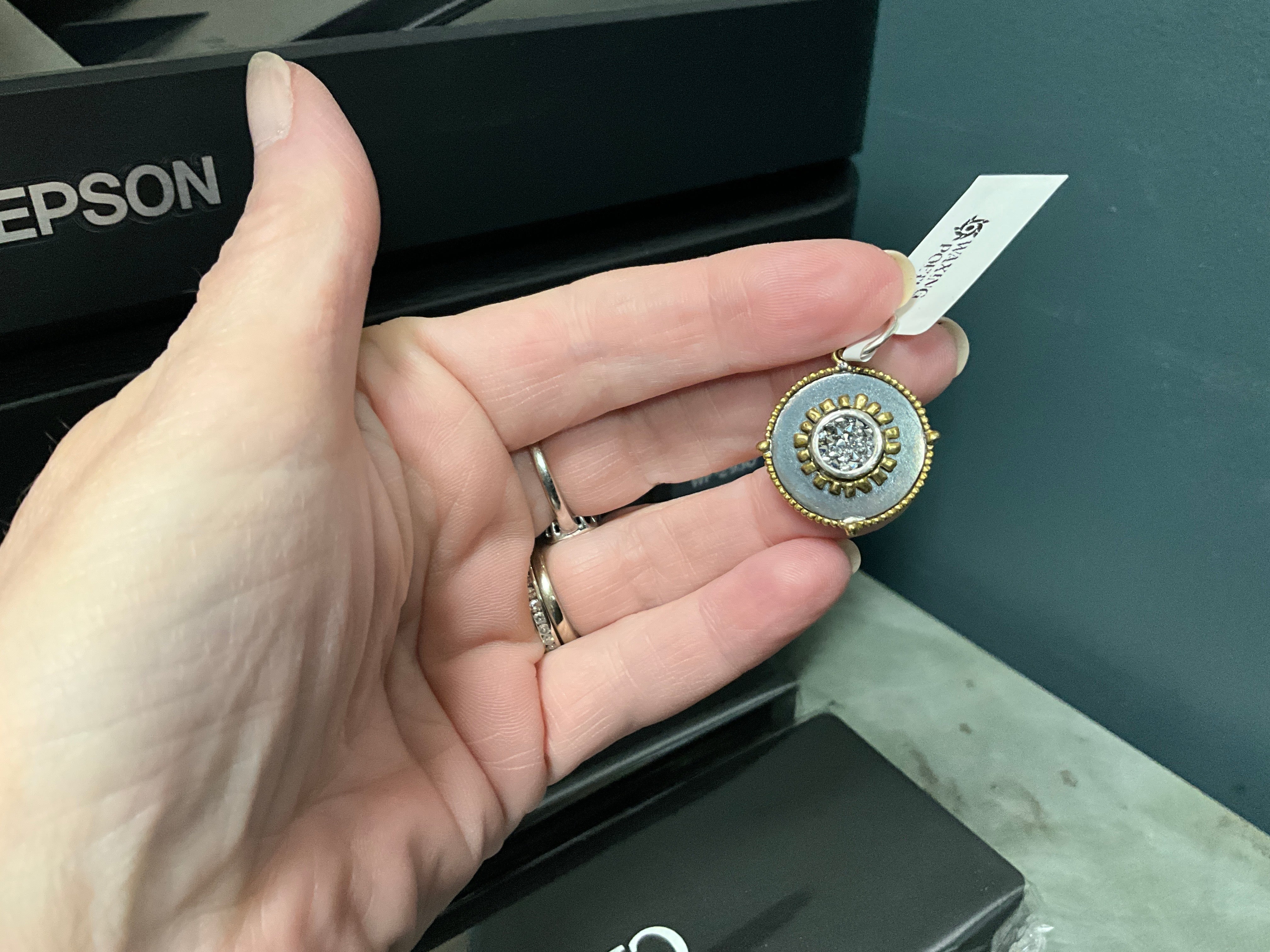 Est Lux Medallion