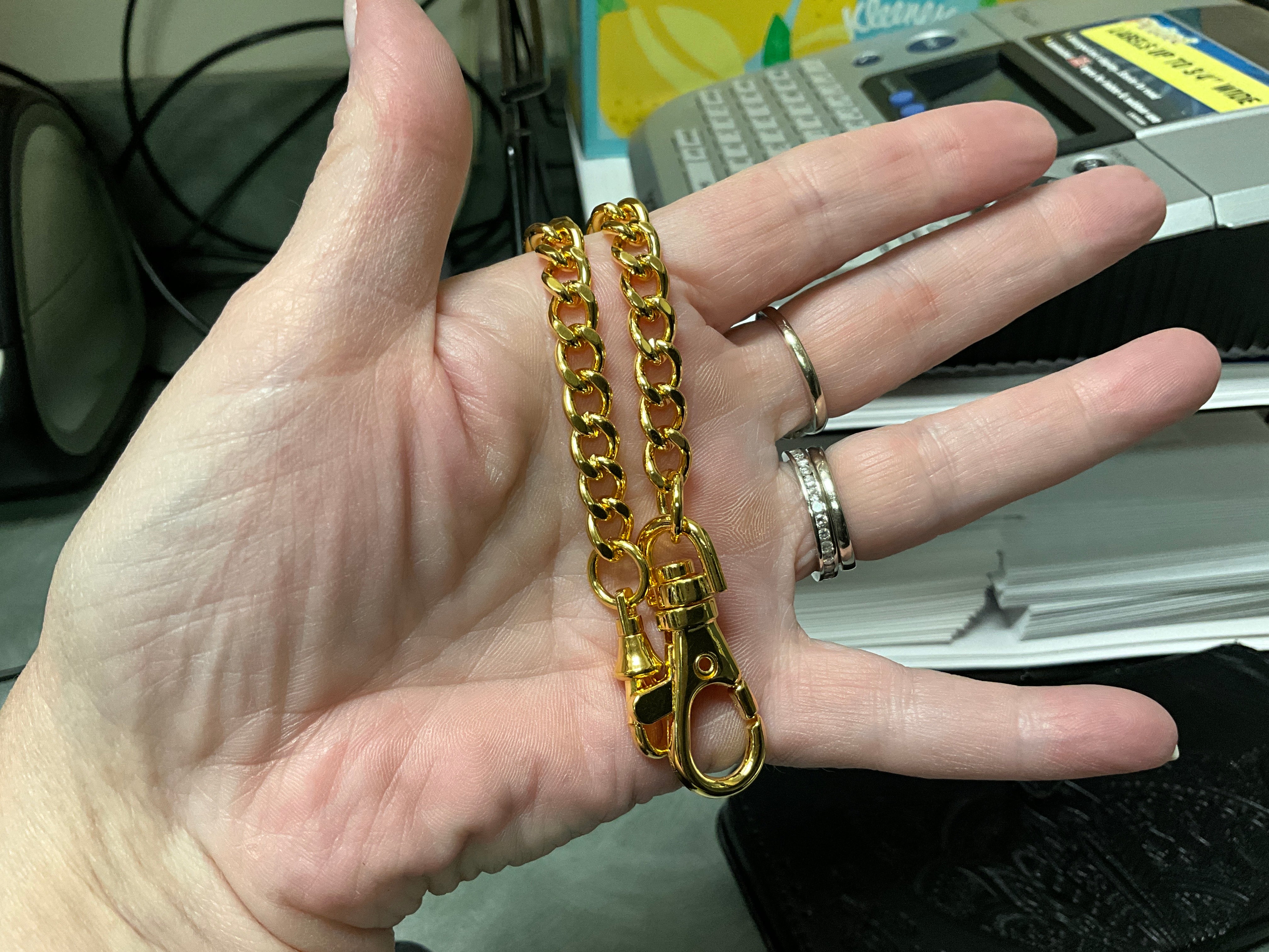 Large Gauge PW Chain