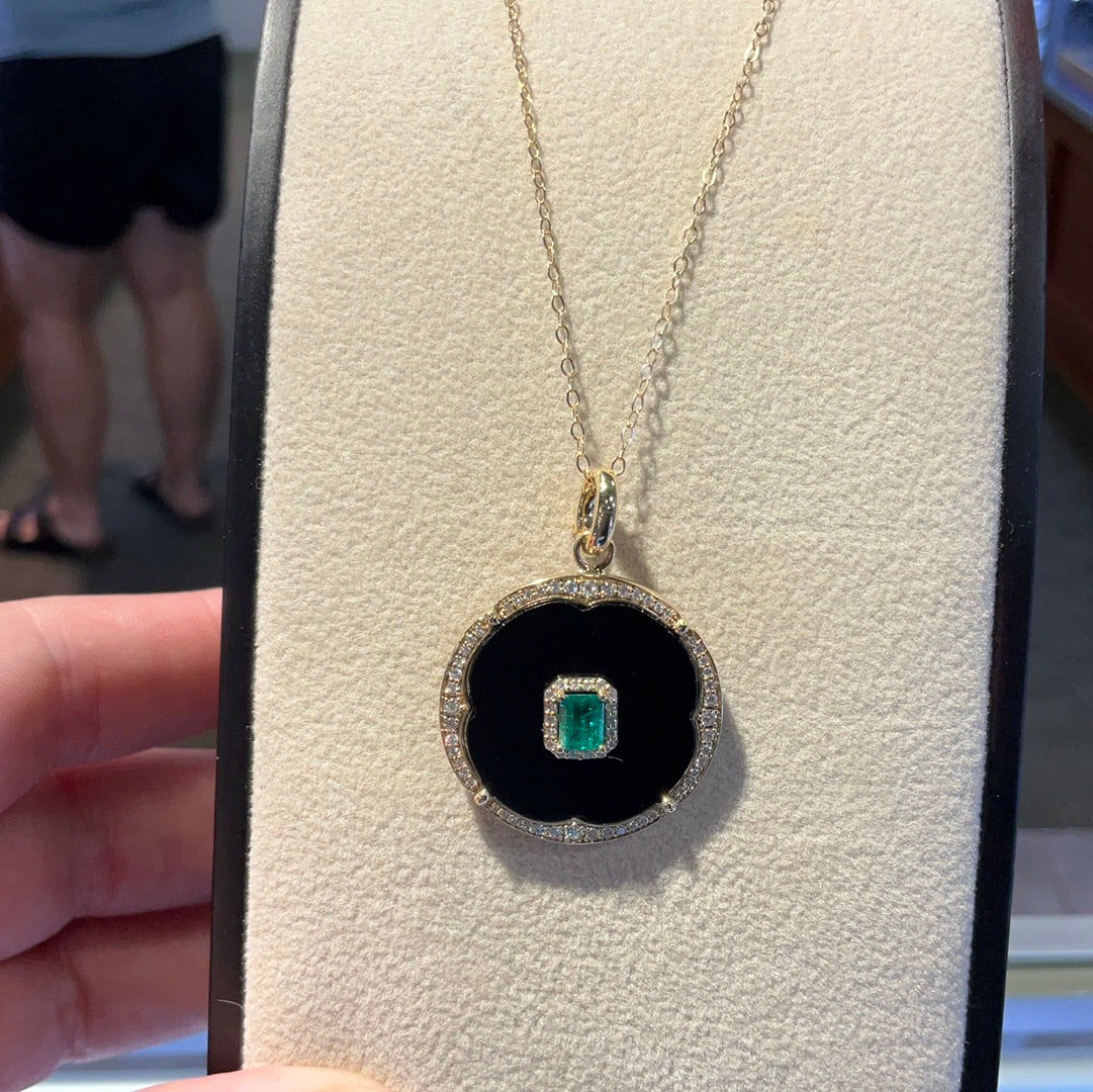 14ky Blk Onyx/Dia.37/Emerald Circle