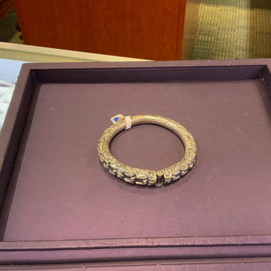 Hinged Brac w/ Screw