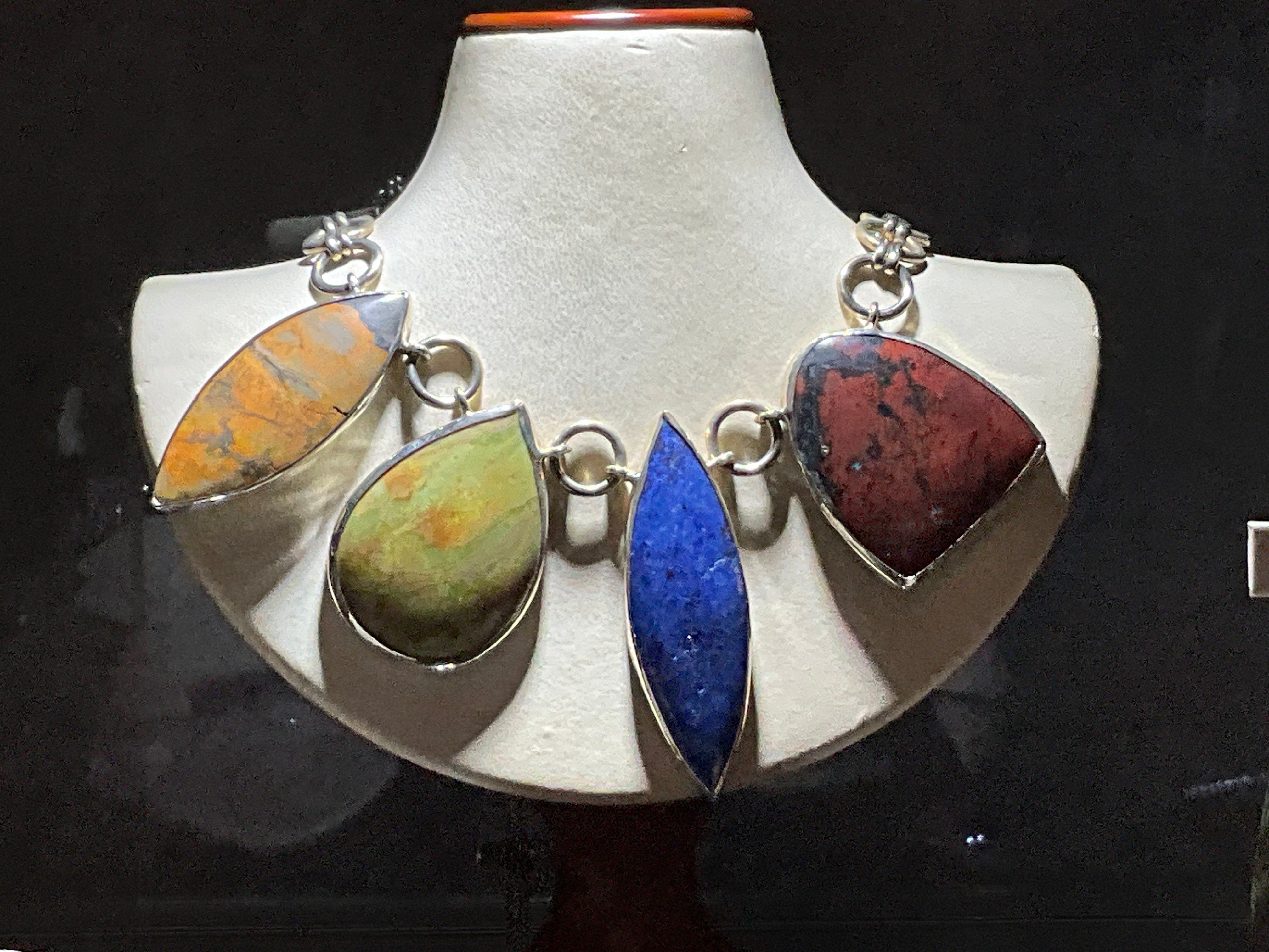 Necklace multicolor stones
