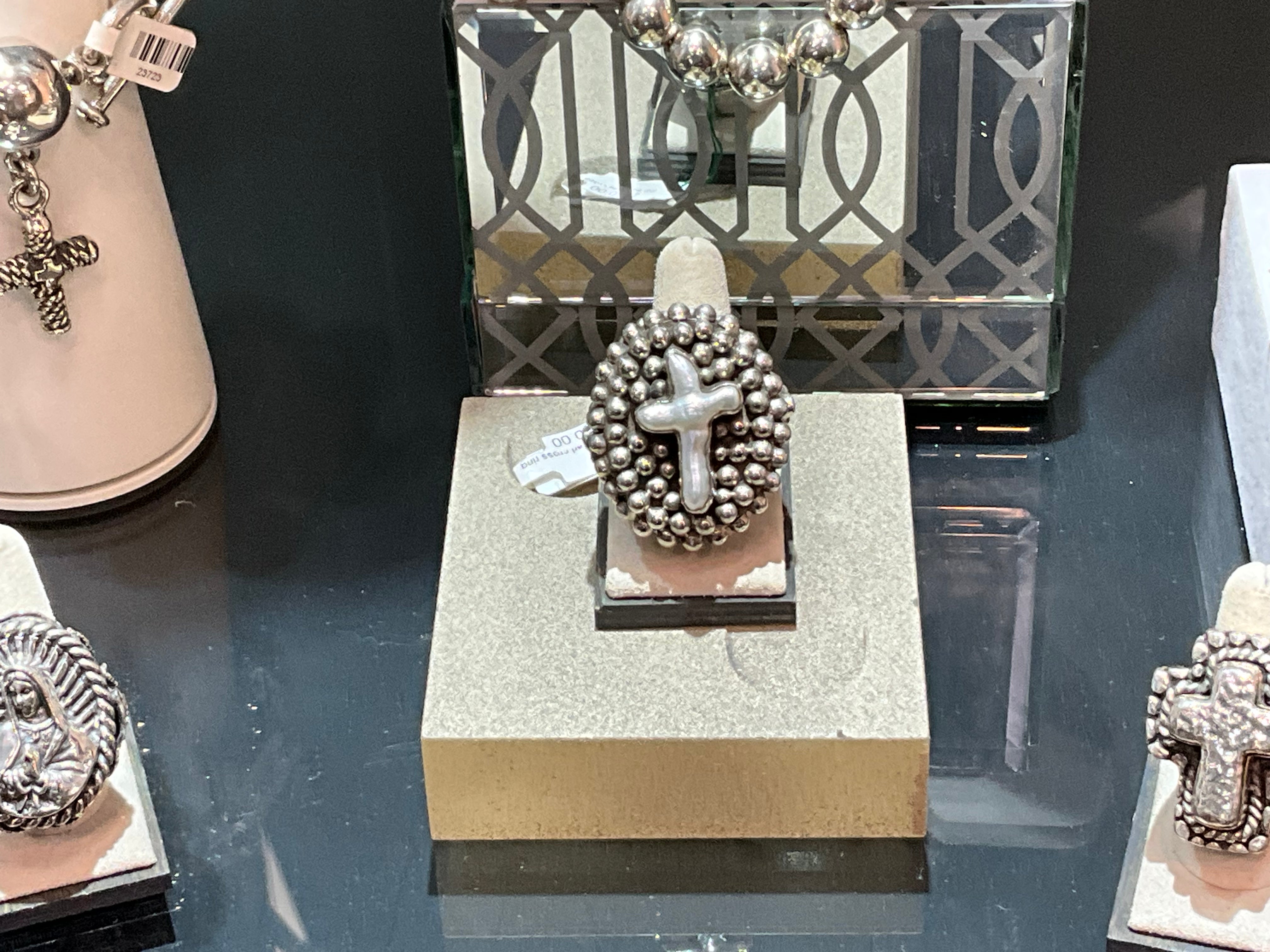 De' Carol Design SS and pearl ring