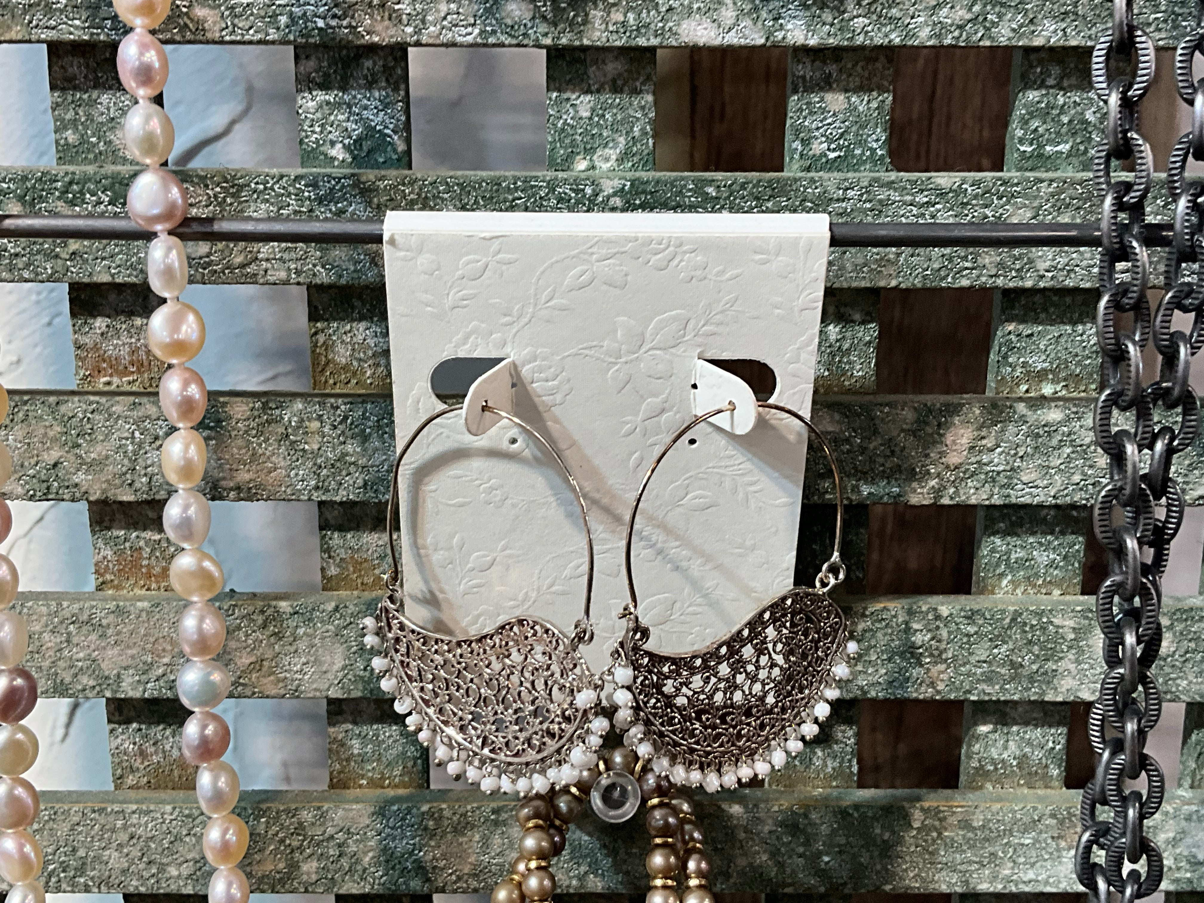 Filigree Paisley Pearl