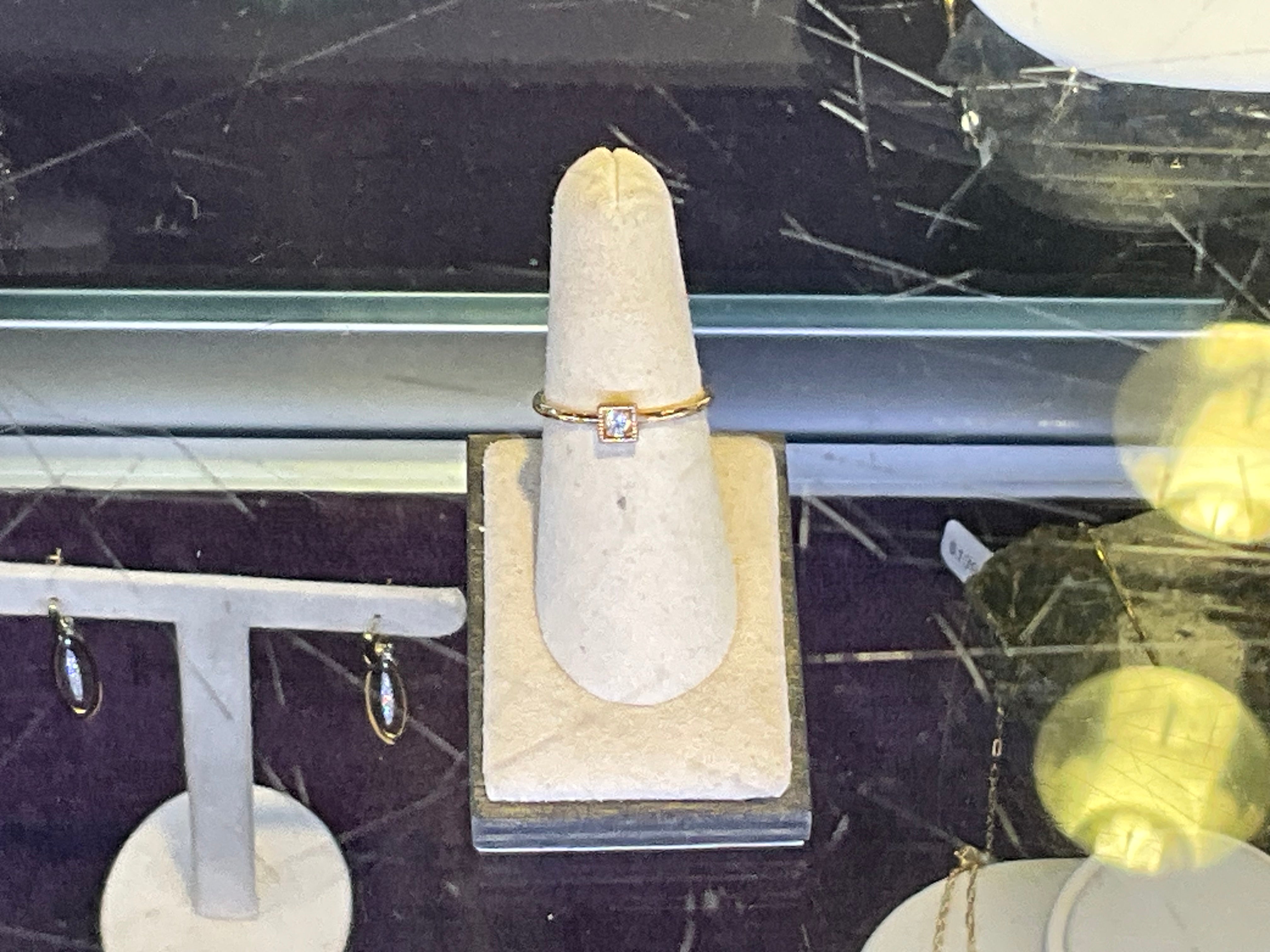 18k YG .10CT Diamond Ring