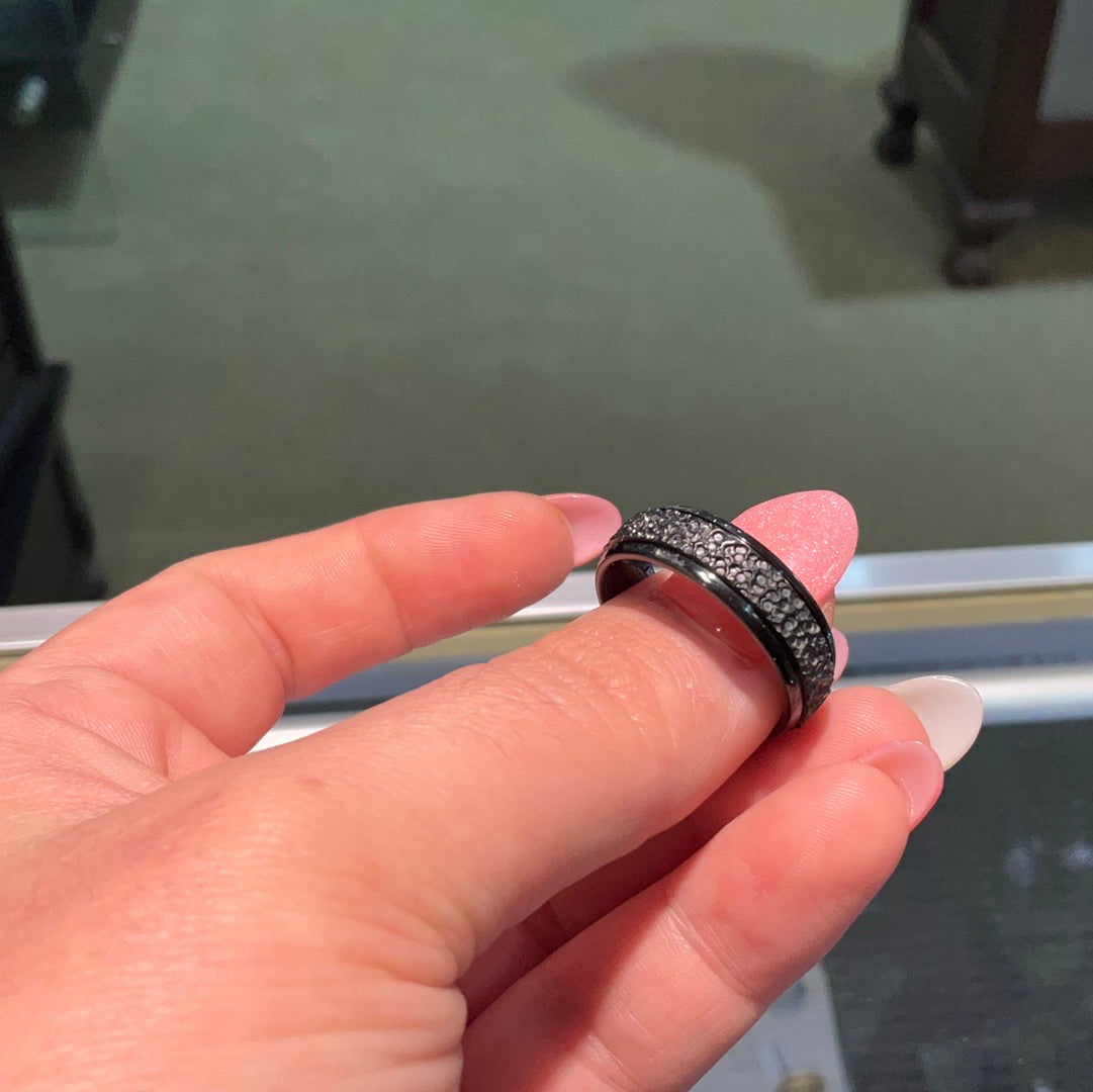 Blk Ti 7mm Hammered-10