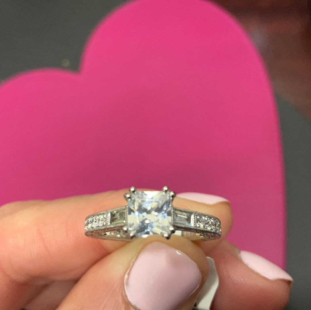 Charlotte Hand Eng 18k .32 TW