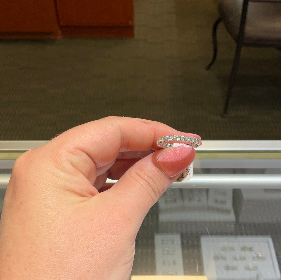 18KW 2.50 ctw Dia Cushion Cut-6 Eteternity Band
