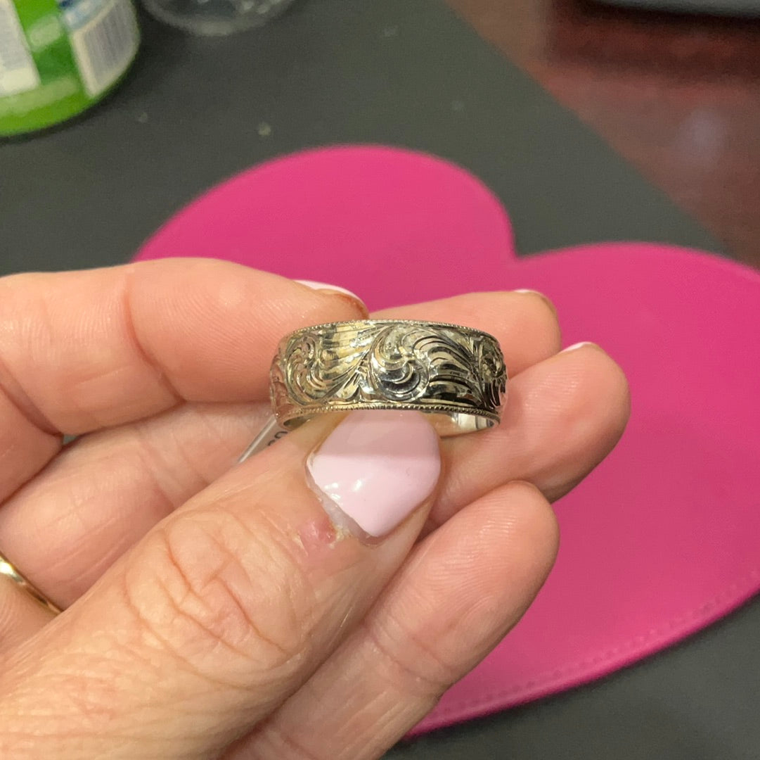 14KW Hand Engraved 8mm Band