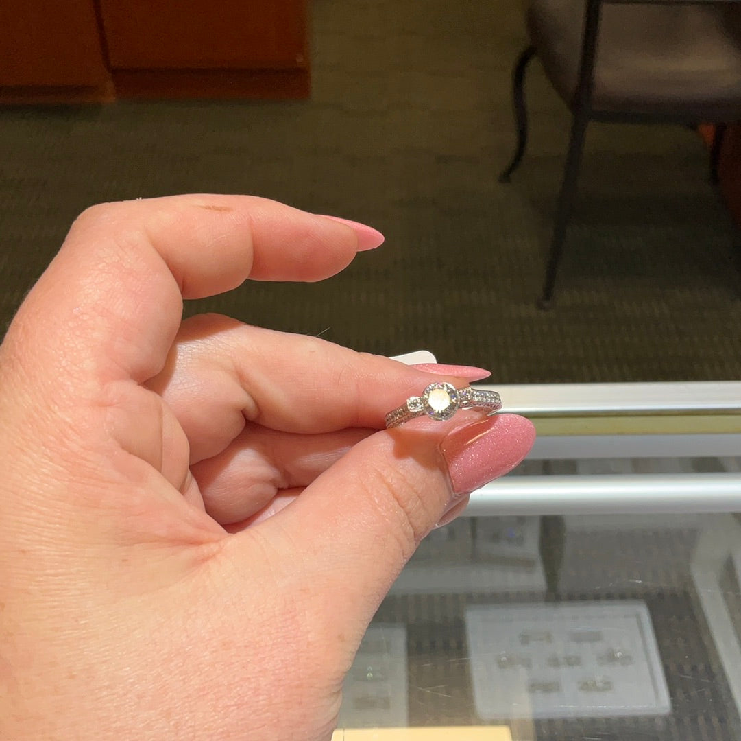 18ky .80ctw Bridal Ring