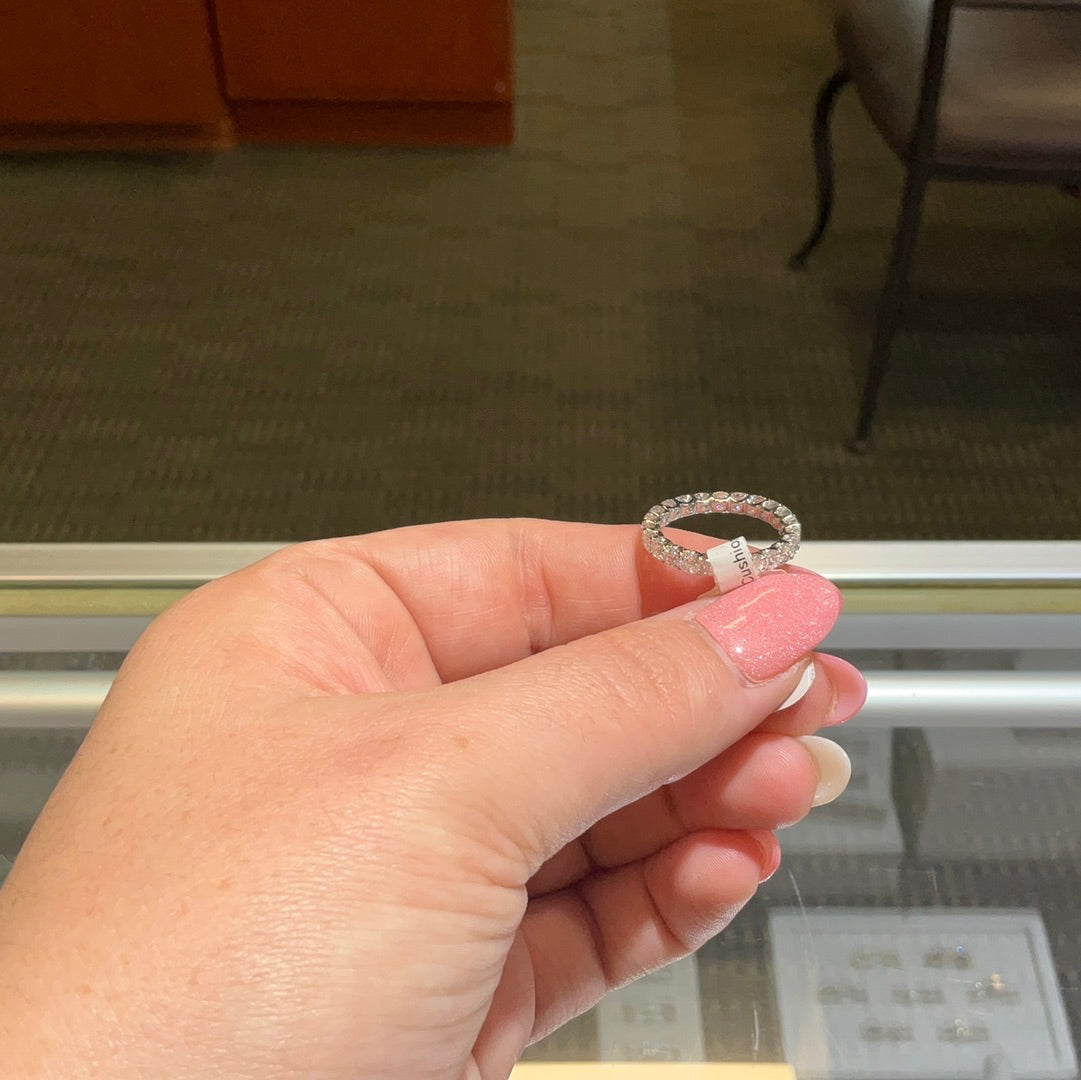 18KW 2.50 ctw Dia Cushion Cut-6 Eteternity Band